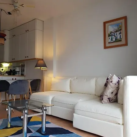 公寓 Modern, Cozy 丰希罗拉